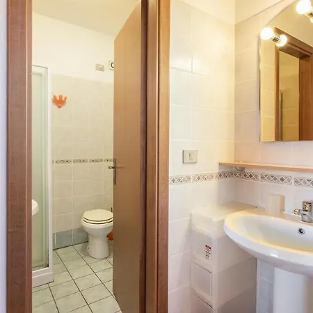 アパート 2 Bedroom Beautiful In アルブス